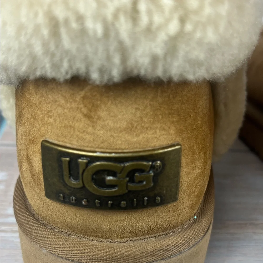 UGG‎ Australia Women’s Size 6 Cozy Tan Shearling Boots